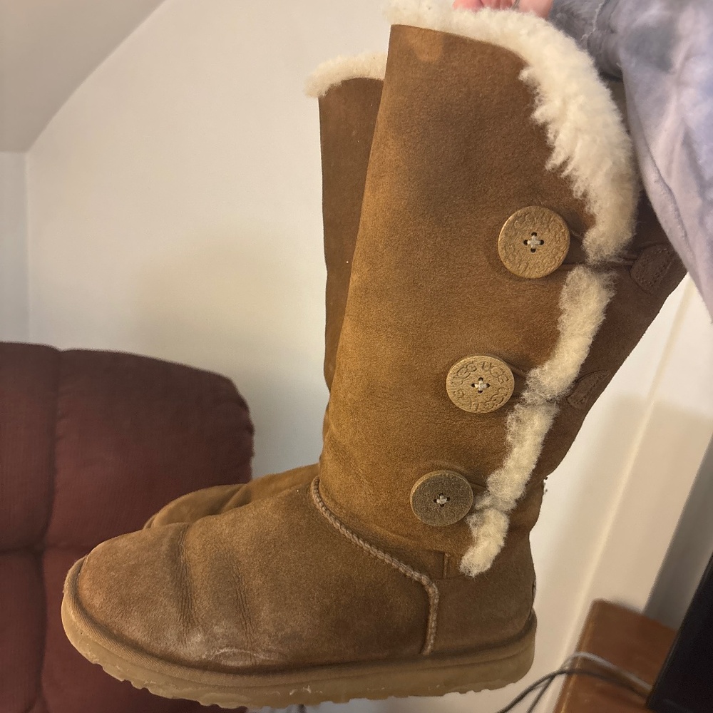 UGG chestnut bailey button boots women size 8